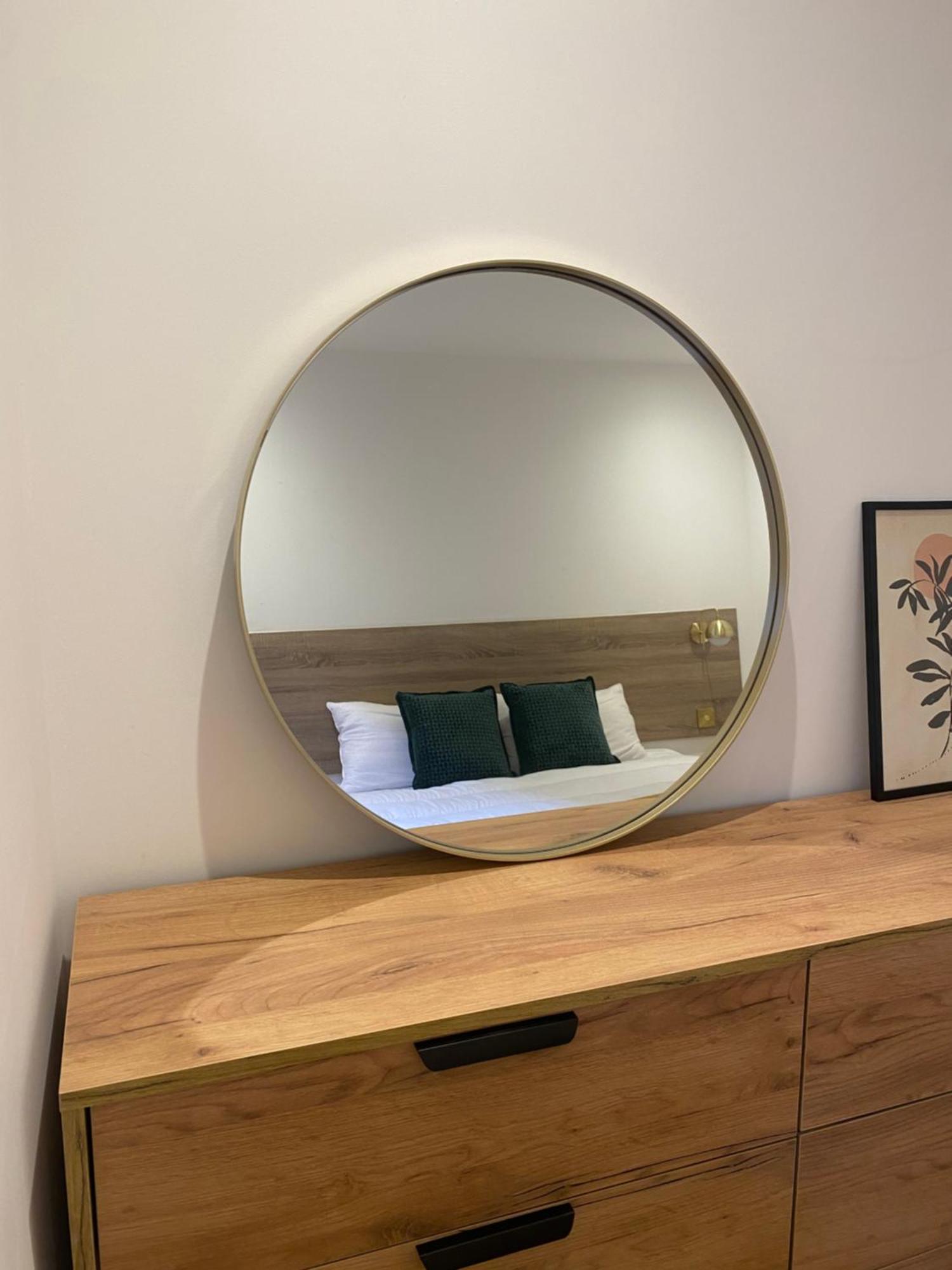 Modern Space 20 Minutes From Airport Appartement *