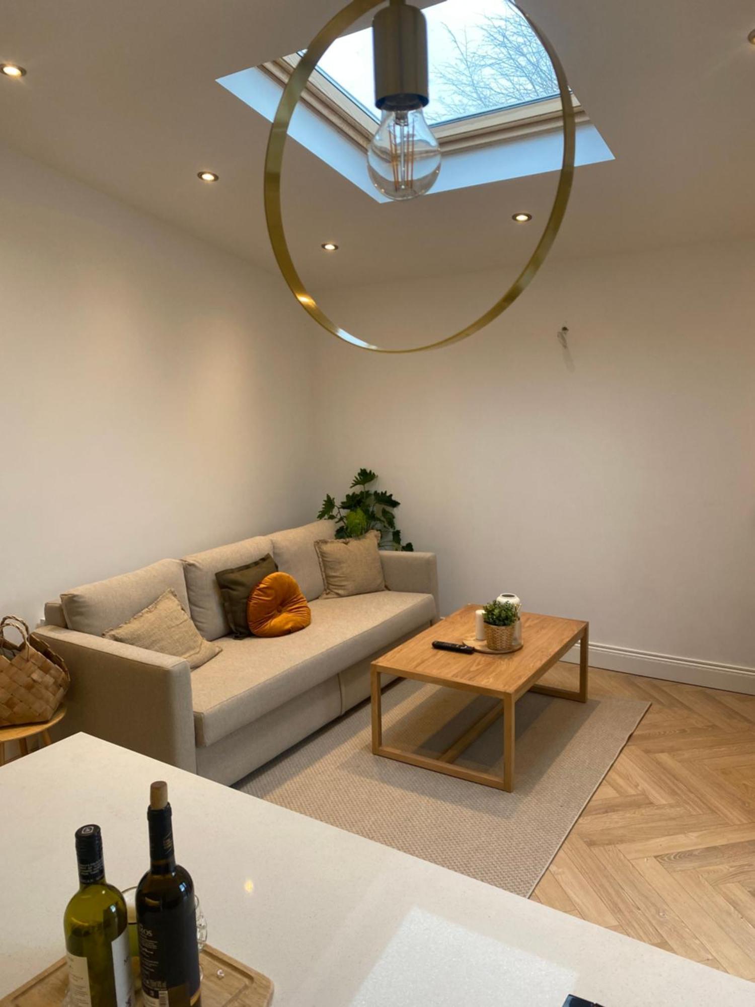 Modern Space 20 Minutes From Airport Appartement *